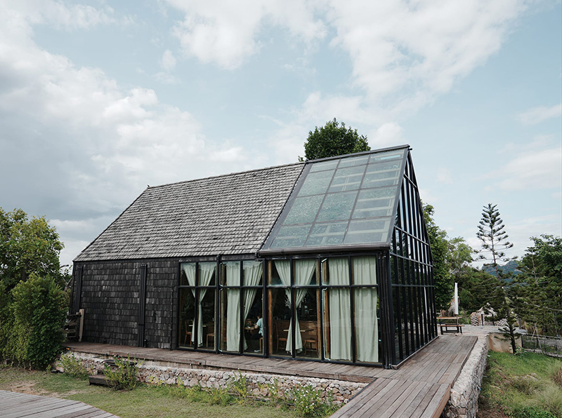 คาเฟ่ริมทะเลสาบ