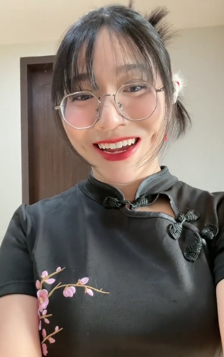 เปิดวาร์ป โม โมนิซึกะพาเพลิน