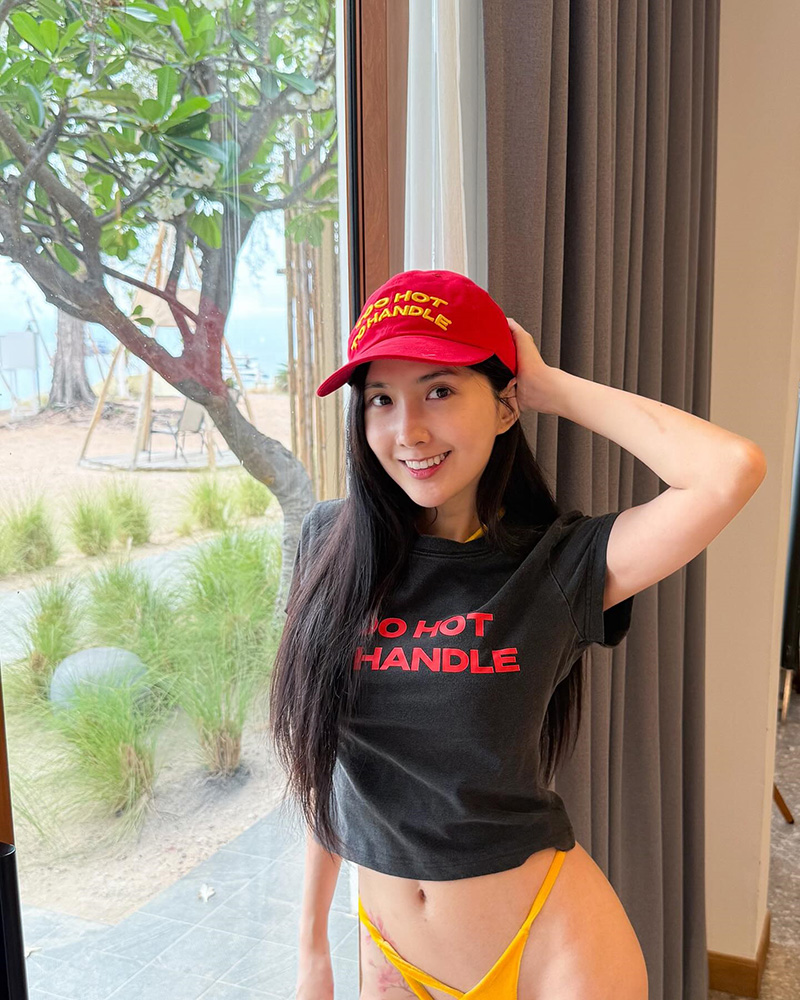  เบียร์ เดอะวอยซ์ ไลฟ์โชว์อาบน้ำ ถอดบิกินี่อวดเรือนร่าง 