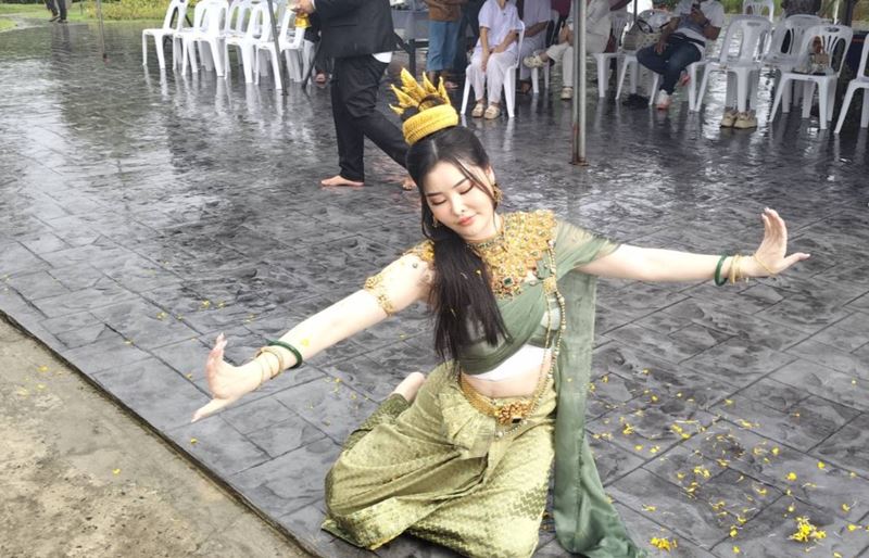 ลิลลี่ เหงียน รำฟาด หมอเขมร