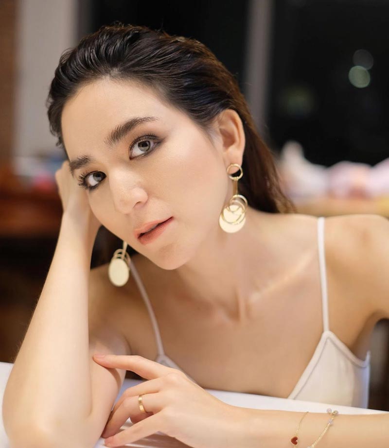 พลอย ชิดจันทร์