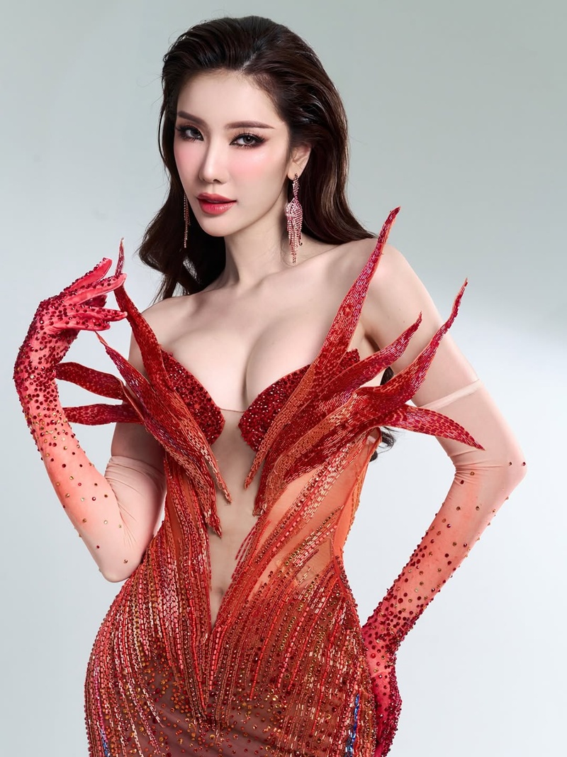 บุ๊ค ธีรชยา