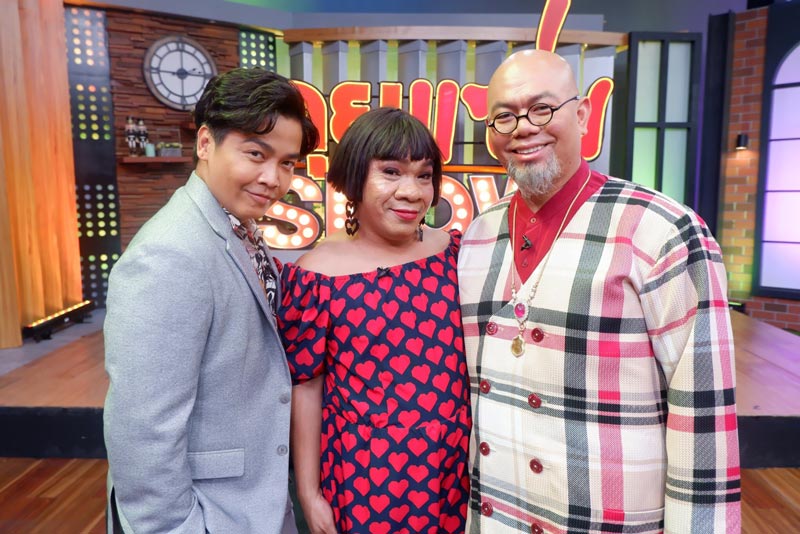 อรชร เชิญยิ้ม