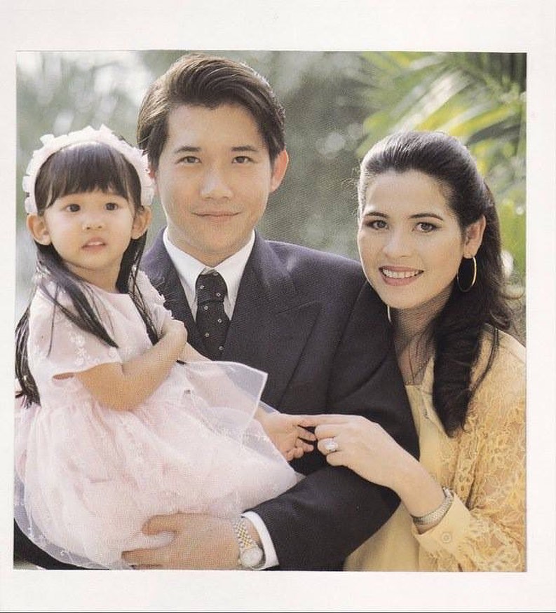 นาถยา แดงบุหงา