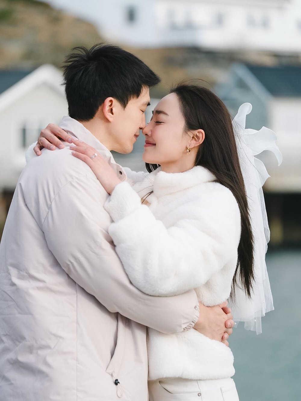 ไผ่ พาทิศ ขอแต่งงาน น้ำตาล พิจักขณา เผยโมเมนต์เซย์เยส โรแมนติกแบบโบ๊ะบ๊ะ