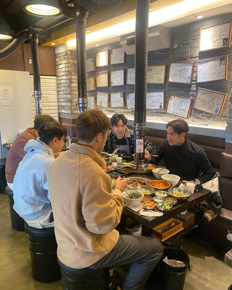 แก๊งคนดีที่ไหน ควงแฟนเที่ยวเกาหลีแบบเป็นคู่ 