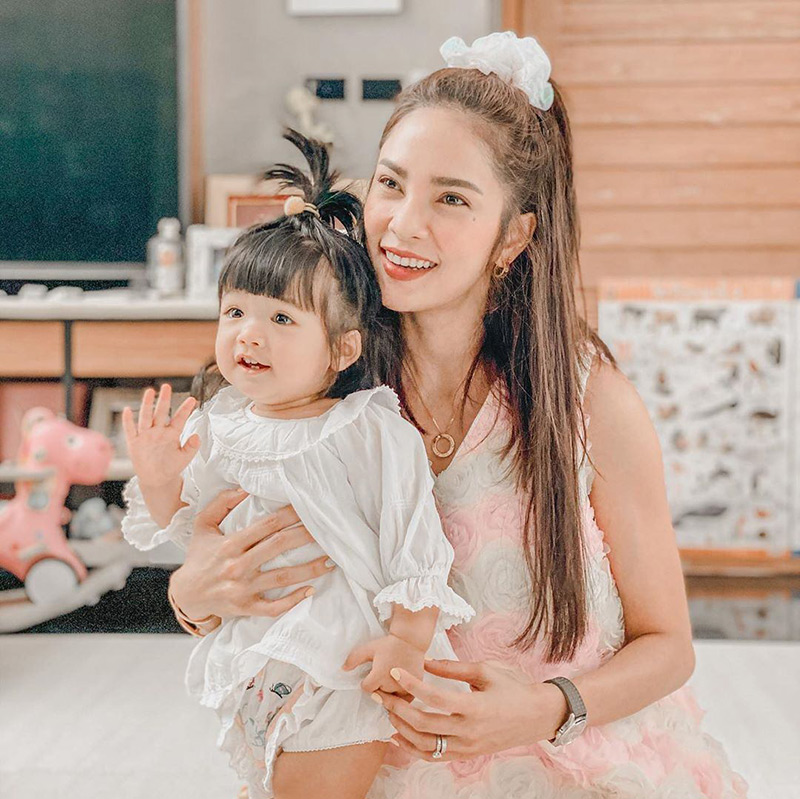 อุ้ม ลักขณา