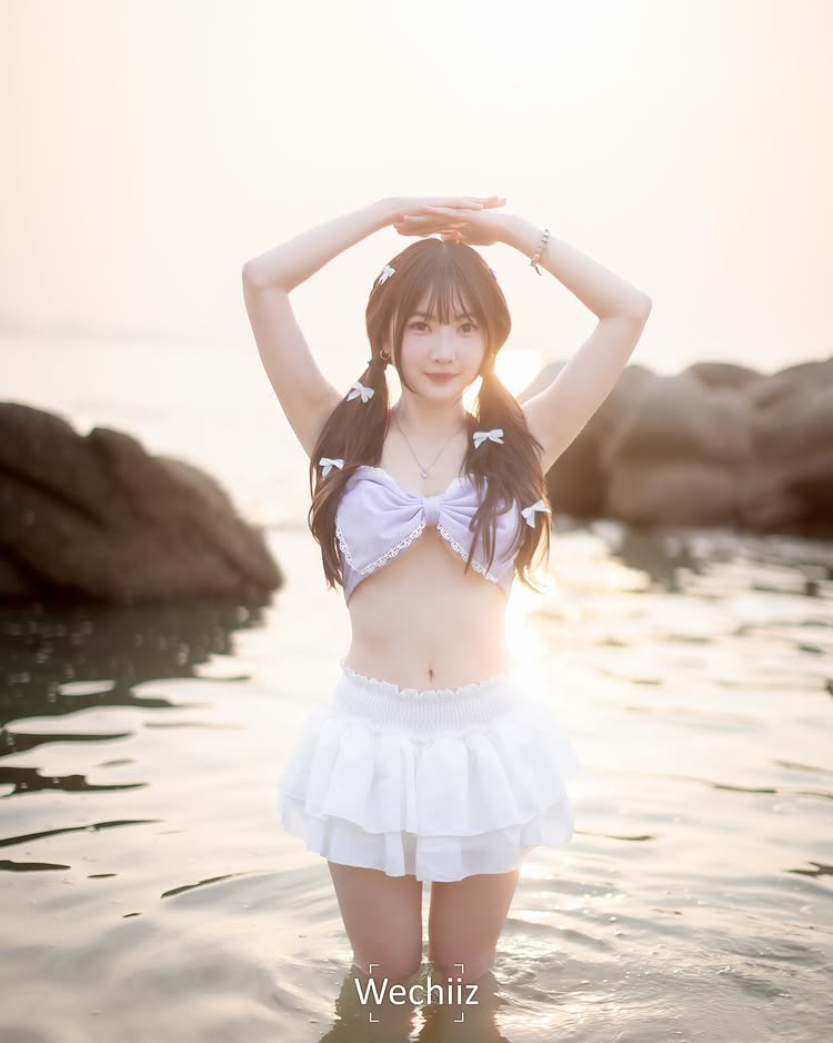ไข่มุก วรัทยา หรือ ไข่มุก BNK48 จัดลุคสดใสซาบซ่า นุ่งสั้น แชะภาพริมหาด