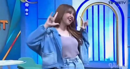 สาวอินโดฯ หน้าคล้ายลิซ่า