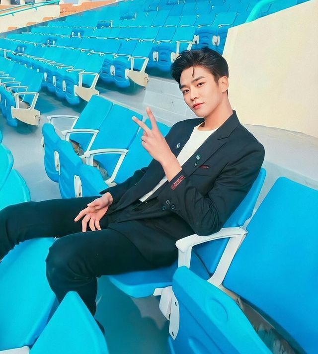 โรอุน SF9