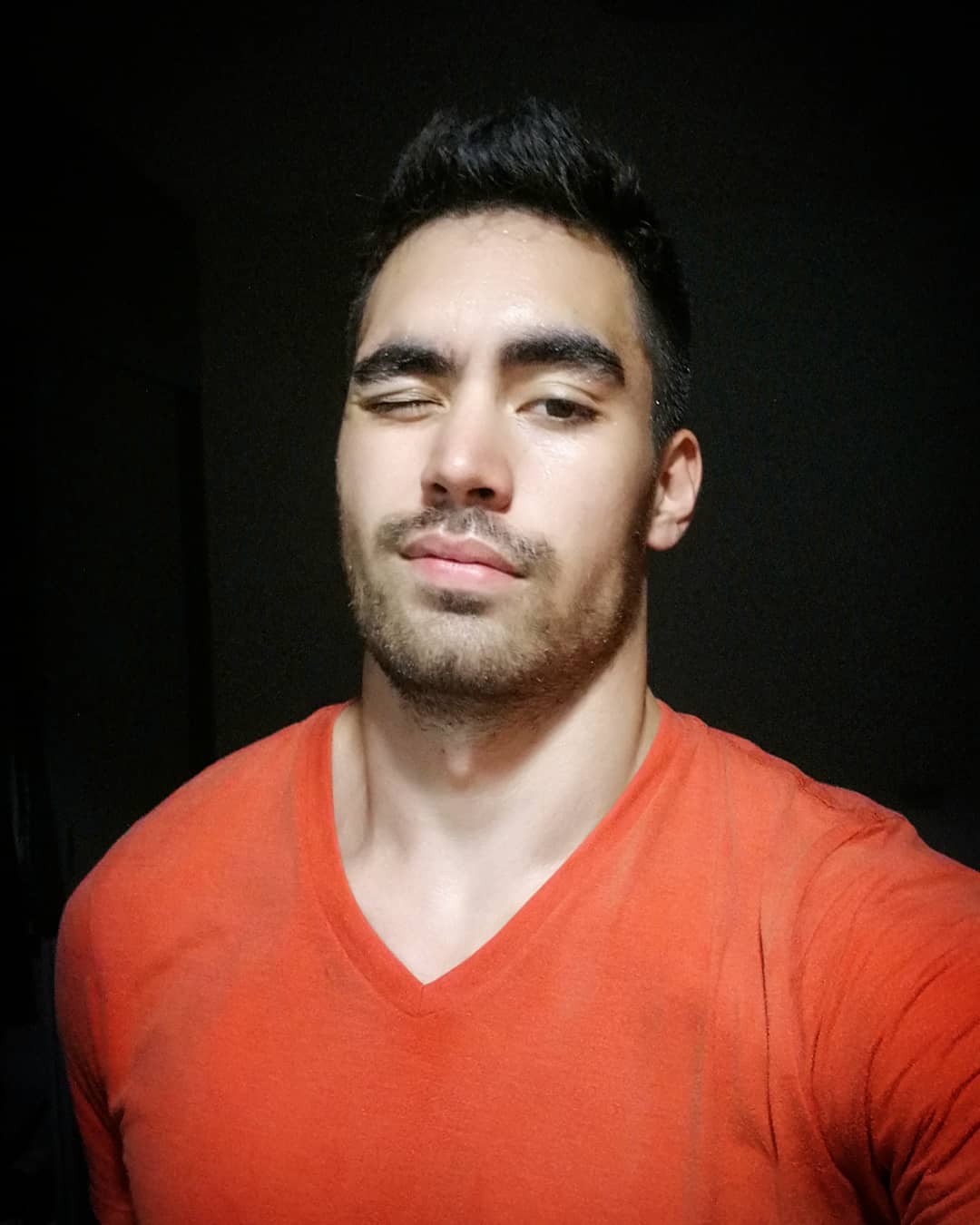 คลินต์ บอนแดด แฟนเก่าของ แคทริโอนา เกรย์ 