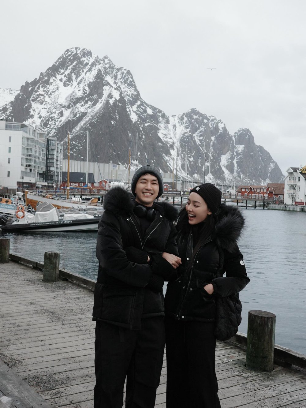 ไผ่ พาทิศ ขอแต่งงาน น้ำตาล พิจักขณา เผยโมเมนต์เซย์เยส โรแมนติกแบบโบ๊ะบ๊ะ