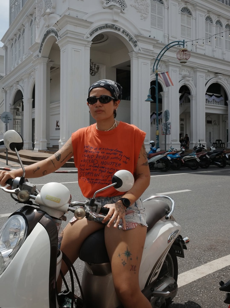 ซิลวี่ ปล่อยชอตหอมแก้ม มะเหมี่ยว คนแห่ลุ้นสถานะ