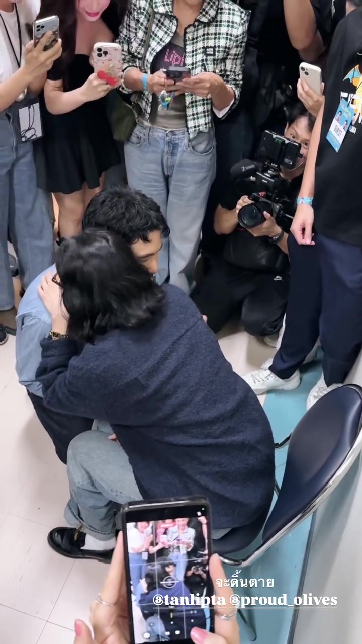 แทน ลิปตา คุกเข่าขอแต่งงาน พราว อรณิชา หลังจบคอนเสิร์ต