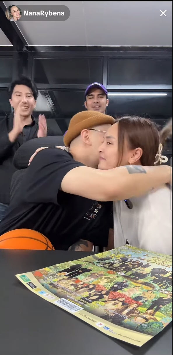 เวย์ ไทยเทเนี่ยม เซอร์ไพรส์วันเกิด นานา ไรบีนา กลางไลฟ์ 