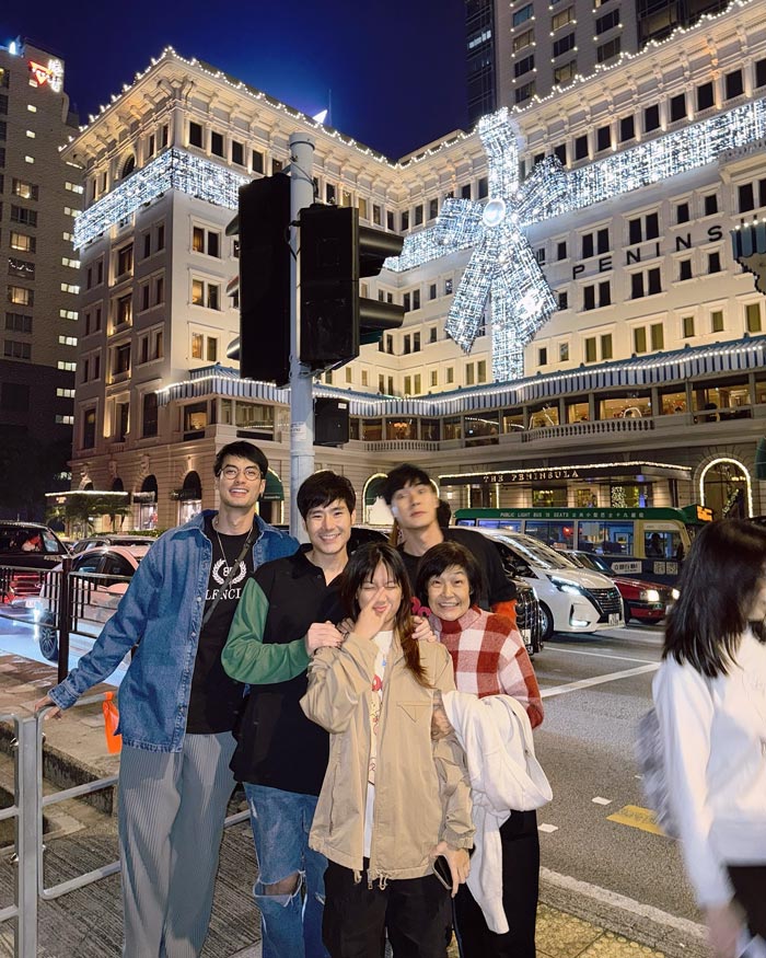 ครอบครัว ฉัตรบริรักษ์