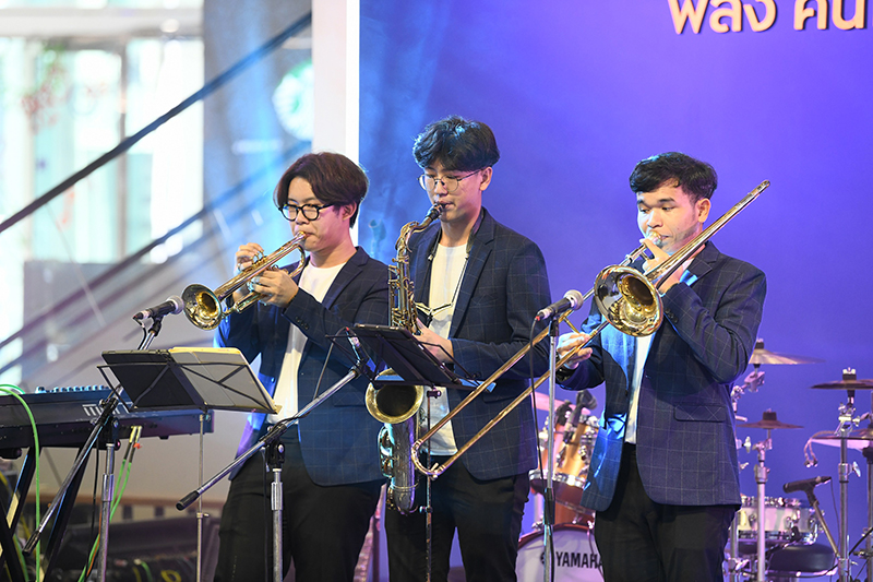 THE POWER BAND