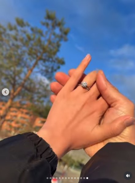 ไผ่ พาทิศ ขอแต่งงาน น้ำตาล พิจักขณา เผยโมเมนต์เซย์เยส โรแมนติกแบบโบ๊ะบ๊ะ