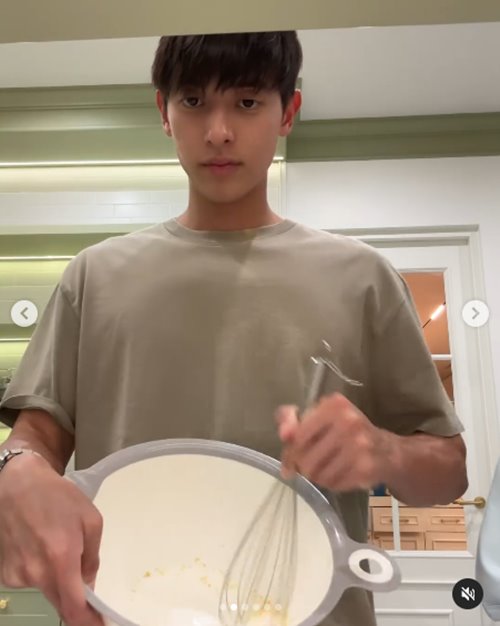 เจมส์ จิรายุ สาดโมเมนต์หวานฉลองวันเกิดกับ โฟม ทำขนมกันมุ้งมิ้ง