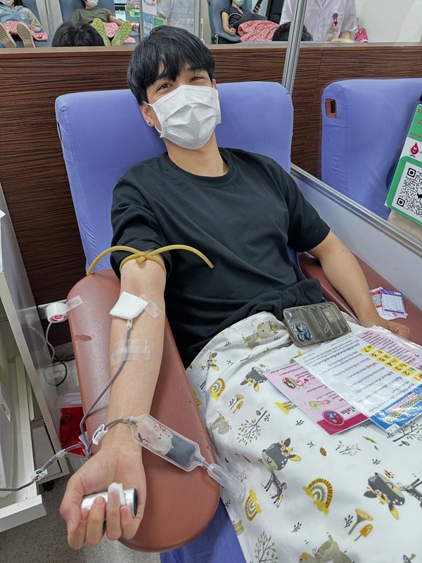 ดาราบริจาคเงิน