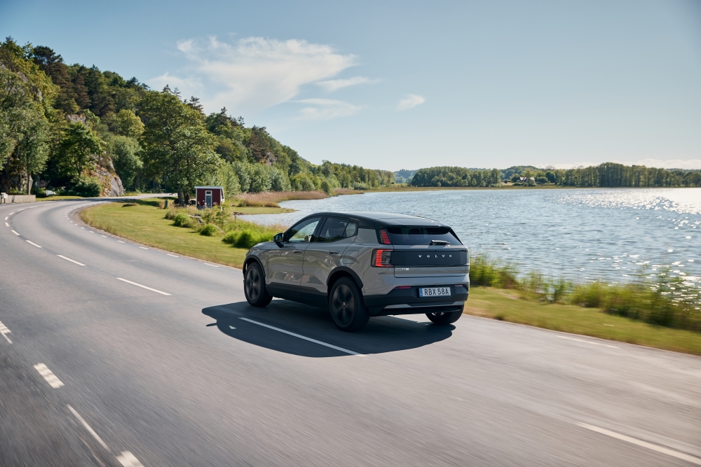 volvo ex30 cross country