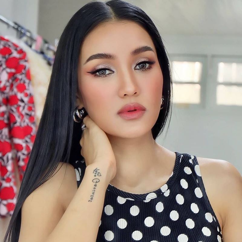 ชมพู่ ก่อนบ่าย