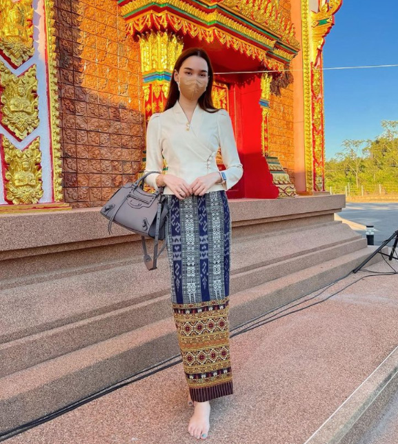 ดาราใส่ชุดไทย