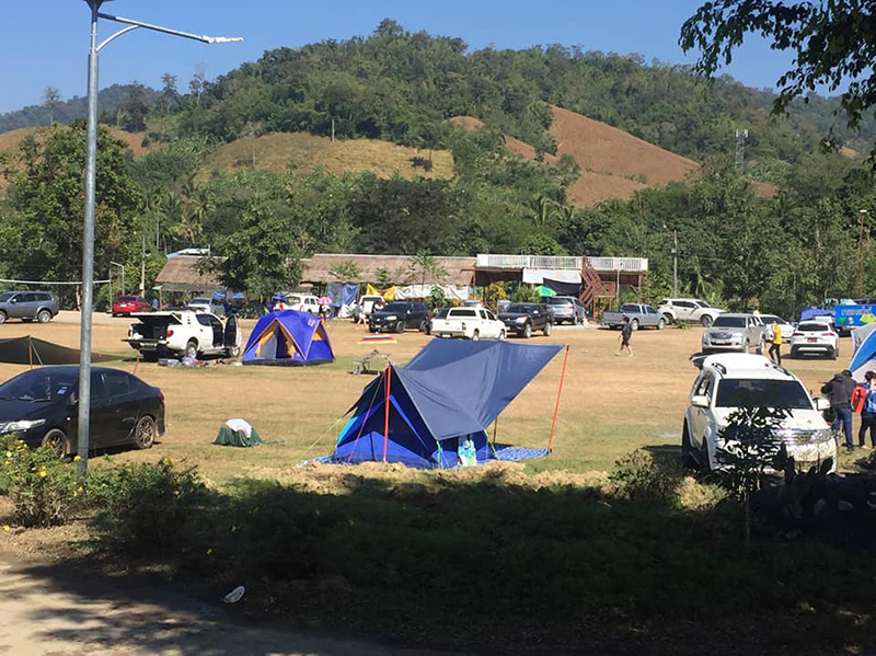 ลานกางเต็นท์อุทัยธานี