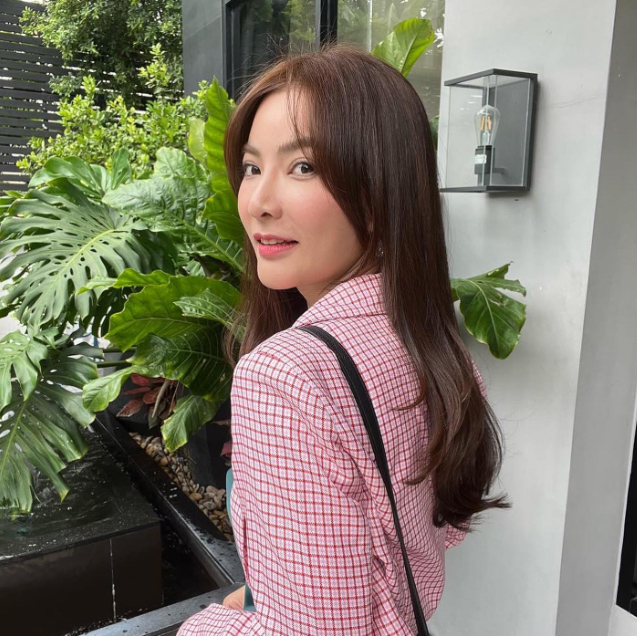 อาย วราไพรินทร์ ประวัติดารา