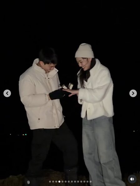 ไผ่ พาทิศ ขอแต่งงาน น้ำตาล พิจักขณา เผยโมเมนต์เซย์เยส โรแมนติกแบบโบ๊ะบ๊ะ