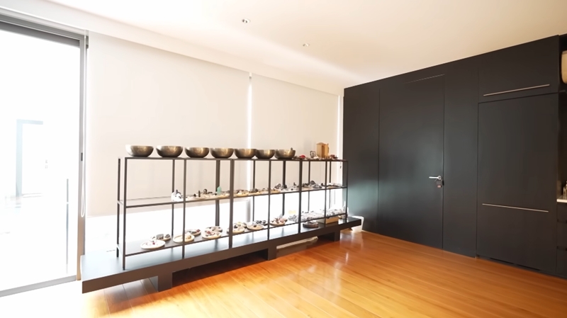 บ้าน  บัวชมพู ฟอร์ด ชั้นวางหิน