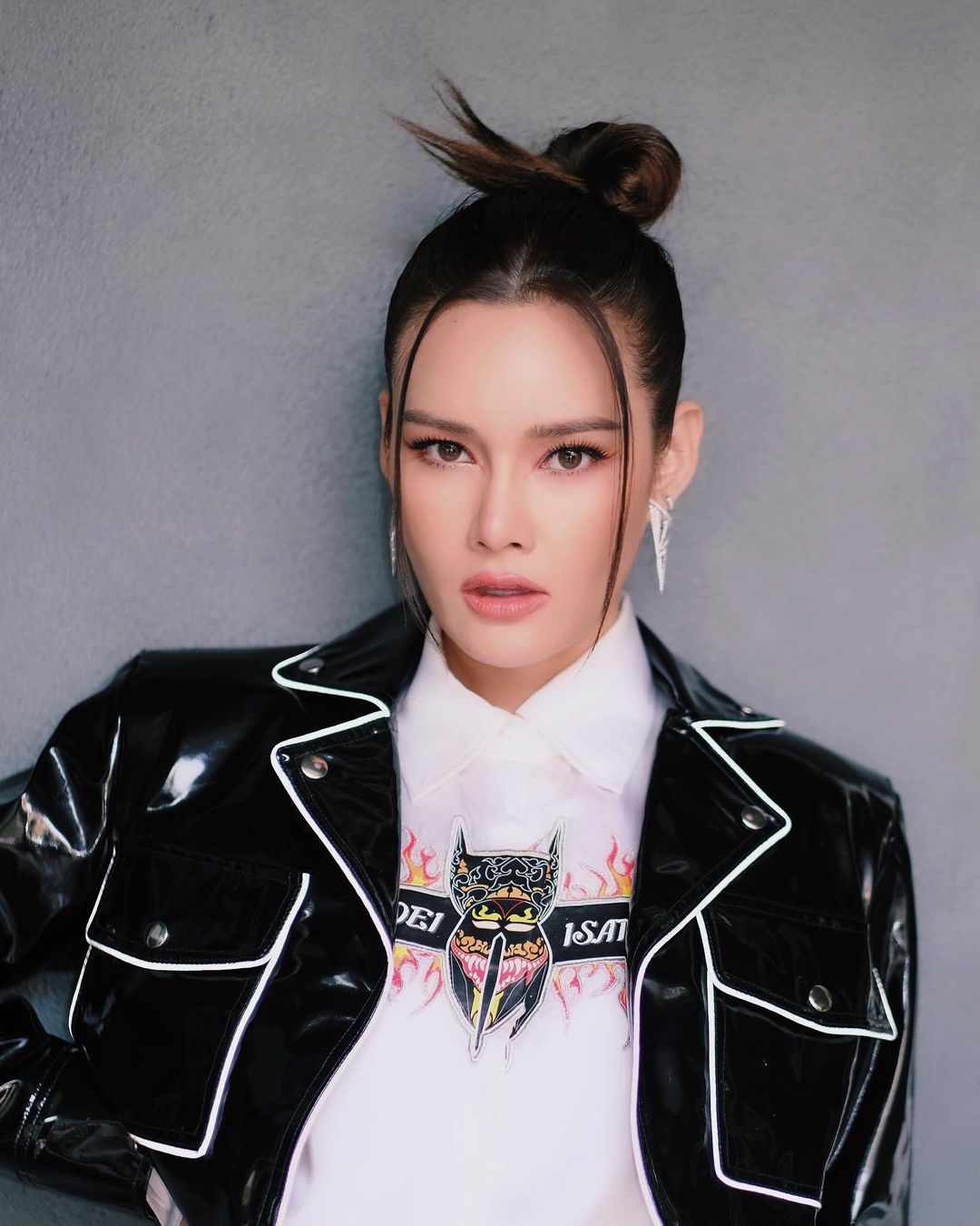 หญิง รฐา