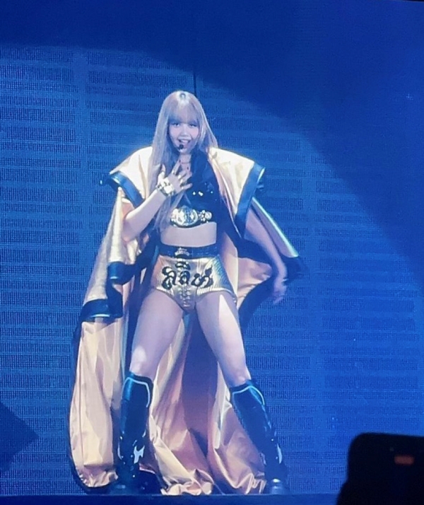 ชุด ลิซ่า ใส่ขึ้นคอนเสิร์ต BLACKPINK WORLD TOUR