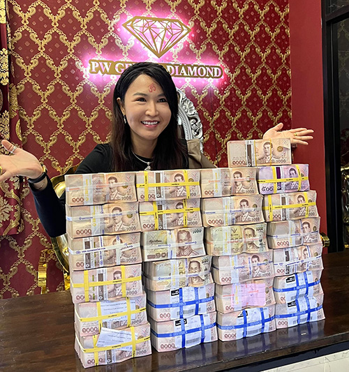 ล้วงประวัติ เพชรพันปี เจ้าของร้านเพชรดัง ดีกรีไม่ธรรมดา