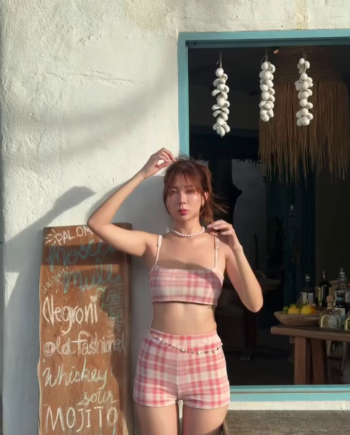 น้ำฝน ปริตา เซ็กซี่เขย่าไอจี กับชุดนุ่งสั้นชวนฝัน