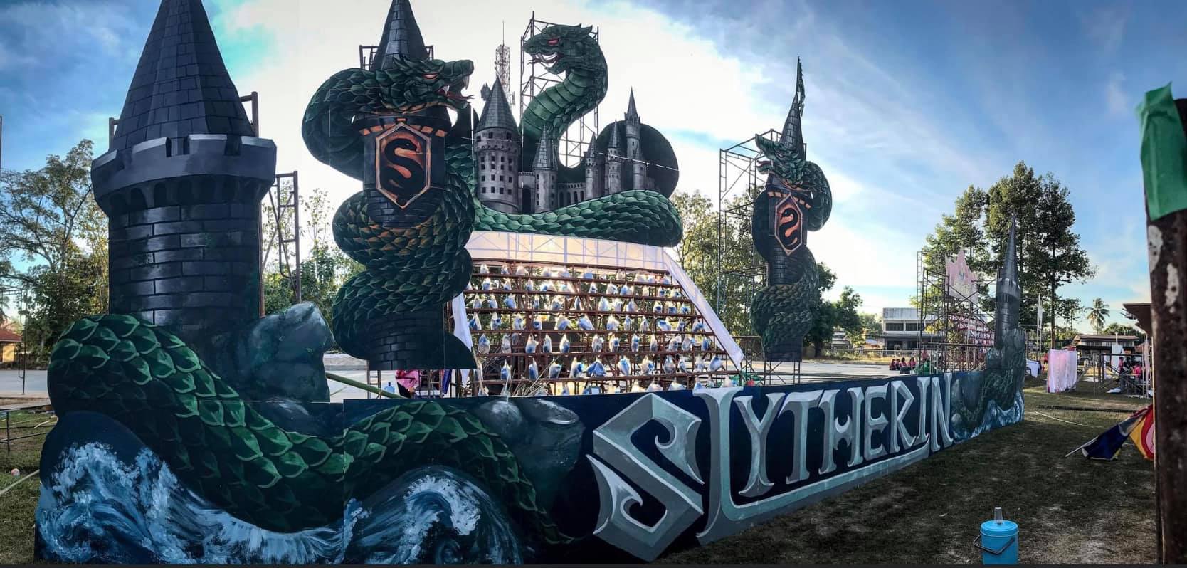 สแตนด์เชียร์กีฬาสี