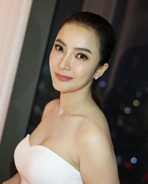 อาย วราไพรินทร์ ประวัติดารา