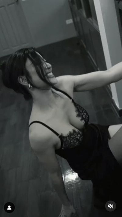 เอมมี่ มรกต นุ่งบราลูกไม้อวดอกอึ๋ม ฉลองวันเกิดอายุ 41 ปี