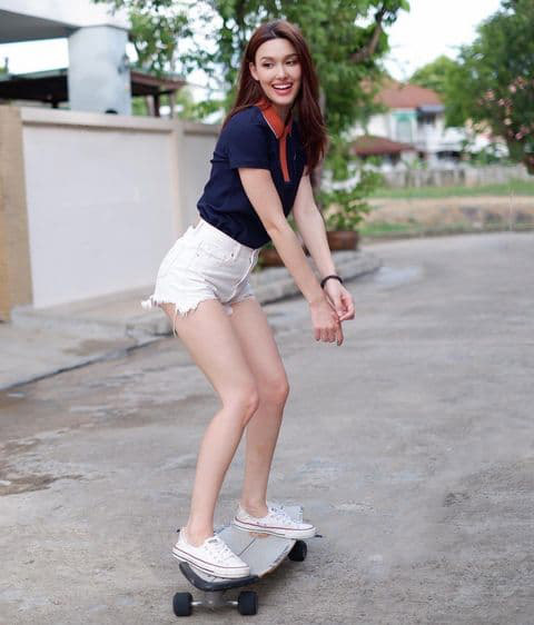 แจ็คกี้ ชาเคอลีน