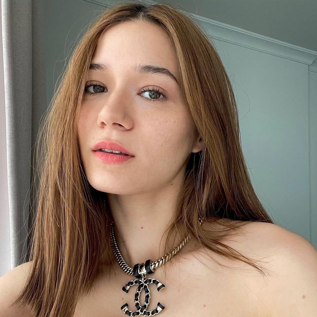  เก้า จิรายุ, วี วิโอเลต