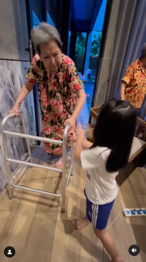 คุณแม่มยุรี แม่ หนุ่ม ศรราม