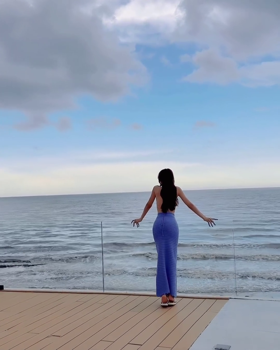 เป้ย ปานวาด ส่งท้ายทริปสงกรานต์แบบซุปตาร์ ใส่ทูพีซโชว์อึ๋ม