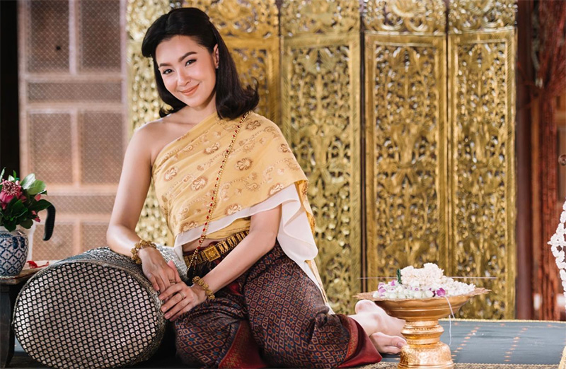 ชุดไทยลอยกระทง