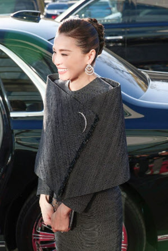 พระราชินีสุทิดา ทรงฉลองพระองค์งดงามระหว่างเสด็จเยือนจีน