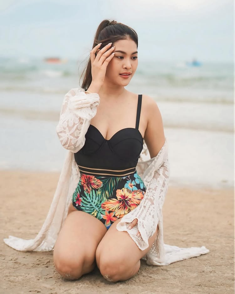 ใบเฟิร์น สุทธิยา นักร้องลูกทุ่งชื่อดัง เปิดโหมดเซ็กซี่