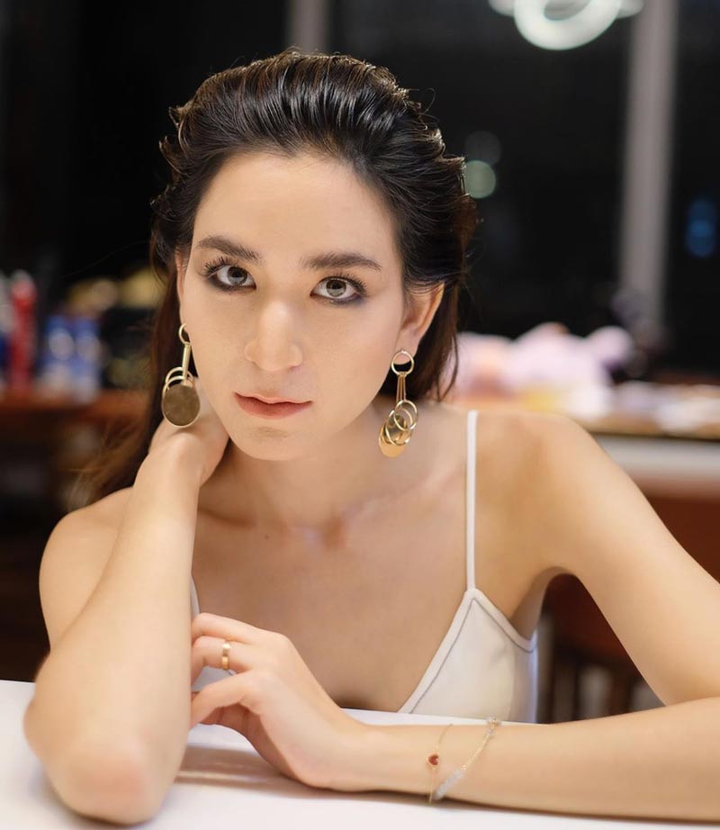 พลอย ชิดจันทร์