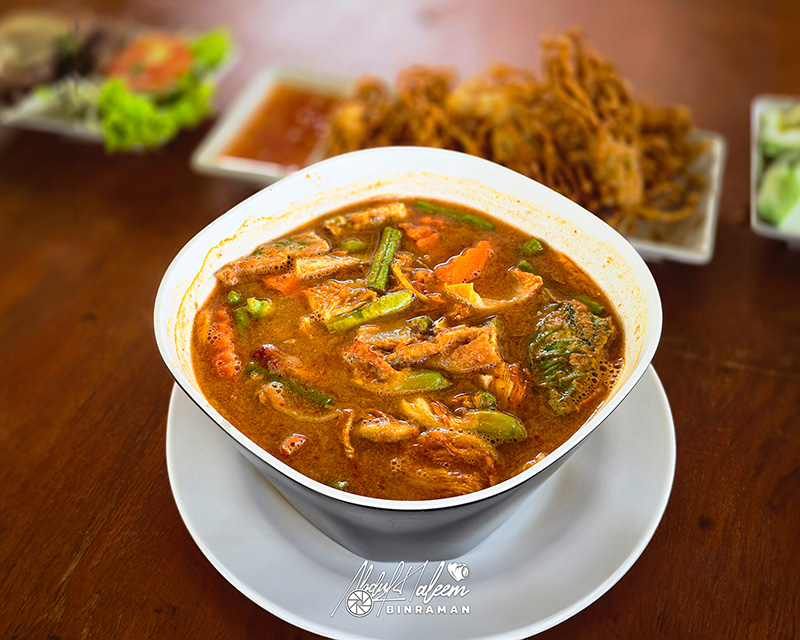 แซ่บบ้านสวนคาเฟ่ อาหาร