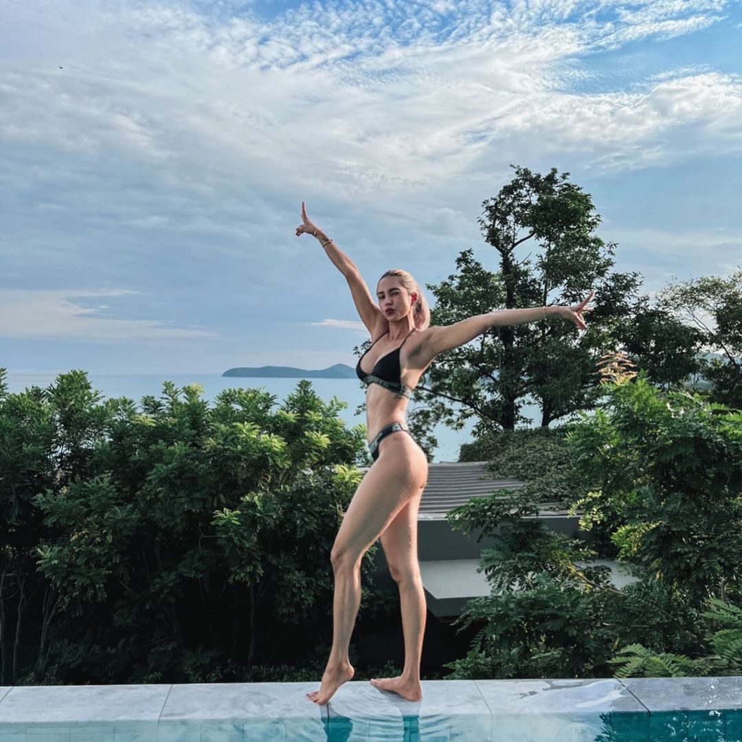 ดาราชุดว่ายน้ำ