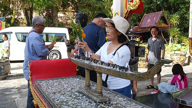 วัดคมนียเขต (วัดคึกคัก)