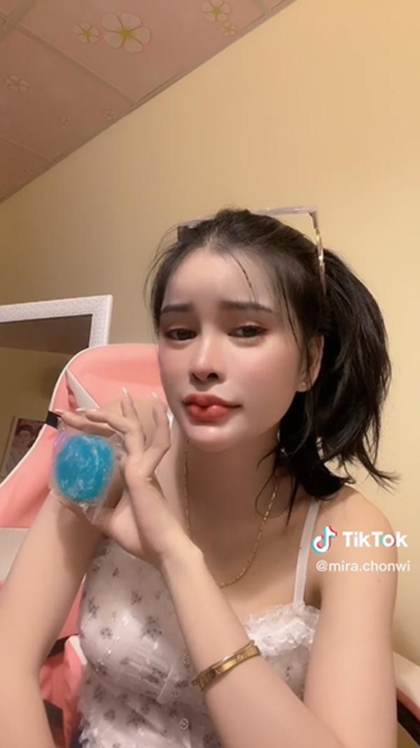 เอ๋ มิรา